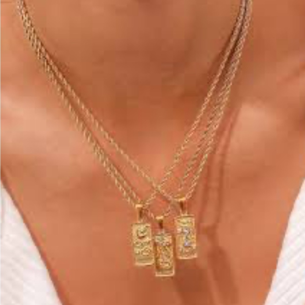 18k Gold Plated Carpe Diem hourglass card shaped pendant necklace. New. - Picture 11 of 14